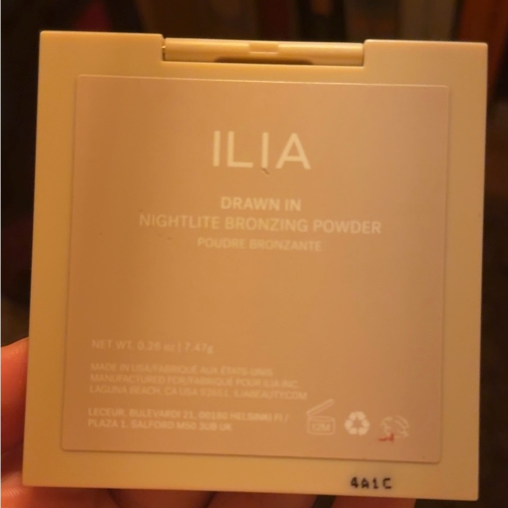 ILIA Bronzing Powder in Cream Compact